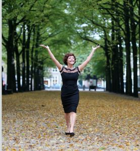 30-10-2013 SHOWBIZZ; MARISKA VAN KOLCK SPEELT CONNY STUART.
foto: Albert den Iseger