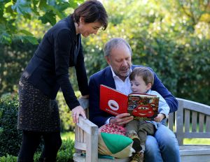 08-10-2014 SHOWBIZZ; ROB EN HENRIETTE DE NIJS SUPER GELUKKIG MET ZOON JULIUS. Het gezin straalt in hun nieuwe huis in Bennekom. Het is er knus, gezellig, modern en er heerst een goede sfeer. Julius is een prachtig kereltje, het 2.5 jarige zonnetje in huize de Nijs. foto: Albert den Iseger