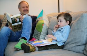 08-10-2014 SHOWBIZZ; ROB EN HENRIETTE DE NIJS SUPER GELUKKIG MET ZOON JULIUS. Het gezin straalt in hun nieuwe huis in Bennekom. Het is er knus, gezellig, modern en er heerst een goede sfeer. Julius is een prachtig kereltje, het 2.5 jarige zonnetje in huize de Nijs.
foto: Albert den Iseger