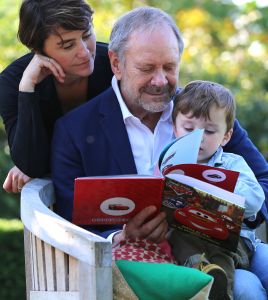 08-10-2014 SHOWBIZZ; ROB EN HENRIETTE DE NIJS SUPER GELUKKIG MET ZOON JULIUS. Het gezin straalt in hun nieuwe huis in Bennekom. Het is er knus, gezellig, modern en er heerst een goede sfeer. Julius is een prachtig kereltje, het 2.5 jarige zonnetje in huize de Nijs. foto: Albert den Iseger