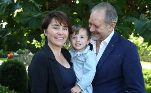 08-10-2014 SHOWBIZZ; ROB EN HENRIETTE DE NIJS SUPER GELUKKIG MET ZOON JULIUS. Het gezin straalt in hun nieuwe huis in Bennekom. Het is er knus, gezellig, modern en er heerst een goede sfeer. Julius is een prachtig kereltje, het 2.5 jarige zonnetje in huize de Nijs. foto: Albert den Iseger