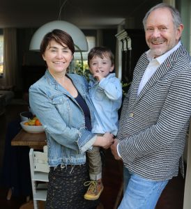 08-10-2014 SHOWBIZZ; ROB EN HENRIETTE DE NIJS SUPER GELUKKIG MET ZOON JULIUS. Het gezin straalt in hun nieuwe huis in Bennekom. Het is er knus, gezellig, modern en er heerst een goede sfeer. Julius is een prachtig kereltje, het 2.5 jarige zonnetje in huize de Nijs. foto: Albert den Iseger