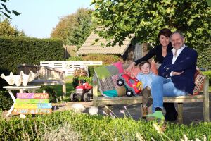 08-10-2014 SHOWBIZZ; ROB EN HENRIETTE DE NIJS SUPER GELUKKIG MET ZOON JULIUS. Het gezin straalt in hun nieuwe huis in Bennekom. Het is er knus, gezellig, modern en er heerst een goede sfeer. Julius is een prachtig kereltje, het 2.5 jarige zonnetje in huize de Nijs.
foto: Albert den Iseger