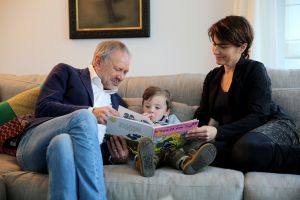 08-10-2014 SHOWBIZZ; ROB EN HENRIETTE DE NIJS SUPER GELUKKIG MET ZOON JULIUS. Het gezin straalt in hun nieuwe huis in Bennekom. Het is er knus, gezellig, modern en er heerst een goede sfeer. Julius is een prachtig kereltje, het 2.5 jarige zonnetje in huize de Nijs.
foto: Albert den Iseger