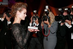 13-10-2016 SHOWBIZZ; FLOORTJE DESSING WINT GOUDEN TELEVIZIER RING 2016. Humberto Tan won de Televizier-Ster voor presentator, Chantal Janzen won opnieuw de Televizier-Ster voor presentatrice. Pip Pellens kreeg de prijs voor aanstormend talent. Paul de leeuw won met zijn talkshow. Thom Hoffman was de beste acteur en Angela Schijf als beste actrice.
foto: Albert den Iseger