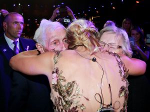 13-10-2016 SHOWBIZZ; FLOORTJE DESSING WINT GOUDEN TELEVIZIER RING 2016. Humberto Tan won de Televizier-Ster voor presentator, Chantal Janzen won opnieuw de Televizier-Ster voor presentatrice. Pip Pellens kreeg de prijs voor aanstormend talent. Paul de leeuw won met zijn talkshow. Thom Hoffman was de beste acteur en Angela Schijf als beste actrice.
foto: Albert den Iseger