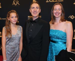 30-09-2016 SHOWBIZZ; GOUDEN KALVEREN GALA 2016. Beste actrice HANNAH HOEK30-09-2016 SHOWBIZZ; GOUDEN KALVEREN GALA 2016. Beste actrice HANNAH HOEKSTRA  voor haar rol in de film DE HELLEWEG. Tot beste acteur werd gekozen ISSAKA SAWADOGO voor de film THE PARADISE SUITE.
Fote : Albert den Iseger: Albert den Iseger