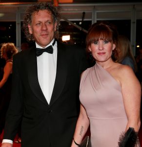 13-10-2016 SHOWBIZZ; FLOORTJE DESSING WINT GOUDEN TELEVIZIER RING 2016. Humberto Tan won de Televizier-Ster voor presentator, Chantal Janzen won opnieuw de Televizier-Ster voor presentatrice. Pip Pellens kreeg de prijs voor aanstormend talent. Paul de leeuw won met zijn talkshow. Thom Hoffman was de beste acteur en Angela Schijf als beste actrice.
foto: Albert den Iseger