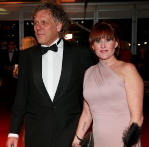 13-10-2016 SHOWBIZZ; FLOORTJE DESSING WINT GOUDEN TELEVIZIER RING 2016. Humberto Tan won de Televizier-Ster voor presentator, Chantal Janzen won opnieuw de Televizier-Ster voor presentatrice. Pip Pellens kreeg de prijs voor aanstormend talent. Paul de leeuw won met zijn talkshow. Thom Hoffman was de beste acteur en Angela Schijf als beste actrice.
foto: Albert den Iseger