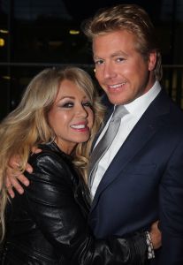 05-10-2016 SHOWBIZZ; PATRICIA PAAY EN PARTNER ROBBERT HINFELAAR. Het is nooit te laat om te gaan trouwen, dat weet ook Patricia Paay. De 67 jarige DIVA is door de 32 jarige Robbert Hinkelaar ten huwelijk gevraagd. Patricia wil nog wel even wat tijd om erover na net denken, want trouwen ga je niet zomaar. Word vervolgd.
foto: Albert den Iseger
