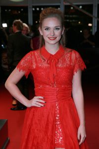 13-10-2016 SHOWBIZZ; FLOORTJE DESSING WINT GOUDEN TELEVIZIER RING 2016. Humberto Tan won de Televizier-Ster voor presentator, Chantal Janzen won opnieuw de Televizier-Ster voor presentatrice. Pip Pellens kreeg de prijs voor aanstormend talent. Paul de leeuw won met zijn talkshow. Thom Hoffman was de beste acteur en Angela Sch13-10-2016 SHOWBIZZ; FLOORTJE DESSING WINT GOUDEN TELEVIZIER RING 2016. Humberto Tan won de Televizier-Ster voor presentator, Chantal Janzen won opnieuw de Televizier-Ster voor presentatrice. Pip Pellens kreeg de prijs voor aanstormend talent. Paul de leeuw won met zijn talkshow. Thom Hoffman was de beste acteur en Angela Schijf als beste actrice.
foto13-10-2016 SHOWBIZZ; FLOORTJE DESSING WINT GOUDEN TELEVIZIER RING 2016. Humberto Tan won de Televizier-Ster voor presentator, Chantal Janzen won opnieuw de Televizier-Ster voor presentatrice. Pip Pellens kreeg de prijs voor aanstormend talent. Paul de leeuw won met zijn talkshow. Thom Hoffman was de beste acteur en Angela Schijf als beste actrice.
foto: Albert den Iseger: Albert den Isegerijf als beste actrice.
foto: Albert den Iseger