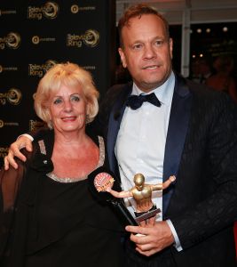 13-10-2016 SHOWBIZZ; FLOORTJE DESSING WINT GOUDEN TELEVIZIER RING 2016. Humberto Tan won de Televizier-Ster voor presentator, Chantal Janzen won opnieuw de Televizier-Ster voor presentatrice. Pip Pellens kreeg de prijs voor aanstormend talent. Paul de leeuw won met zijn talkshow. Thom Hoffman was de beste acteur en Angela Schijf als beste actrice.
foto: Albert den Iseger