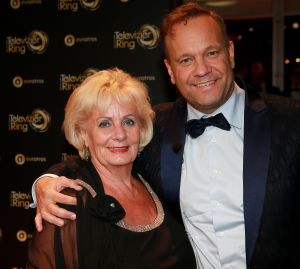 13-10-2016 SHOWBIZZ; FLOORTJE DESSING WINT GOUDEN TELEVIZIER RING 2016. Humberto Tan won de Televizier-Ster voor presentator, Chantal Janzen won opnieuw de Televizier-Ster voor presentatrice. Pip Pellens kreeg de prijs voor aanstormend talent. Paul de leeuw won met zijn talkshow. Thom Hoffman was de beste acteur en Angela Schijf als beste actrice.
foto: Albert den Iseger