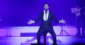 21-10-2018 SHOWBIZZ; TINO MARTIN VERPLETTERD HAARLEMS PUBLIEK. Uitverkocht tot de laatste stoel, het Haarlems publiek genoot, applaudisseerde, huilde en was uitbundig enthousiast. Wat een geweldige muziekavond in het Haarlems Philharmonie theater. De directie hoopte op een gauw weerzien van Tino in dit mooie theater.
foto: Albert den Iseger