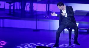 21-10-2018 SHOWBIZZ; TINO MARTIN VERPLETTERD HAARLEMS PUBLIEK. Uitverkocht tot de laatste stoel, het Haarlems publiek genoot, applaudisseerde, huilde en was uitbundig enthousiast. Wat een geweldige muziekavond in het Haarlems Philharmonie theater. De directie hoopte op een gauw weerzien van Tino in dit mooie theater.
foto: Albert den Iseger