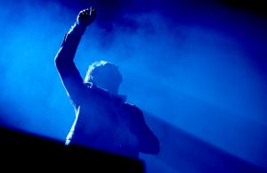 29-10-2018 SHOWBIZZ; TINO MARTIN IN AFAS CIRCUS THEATER SCHEVENINGEN.
uitverkocht en propvol met fans, Lee Towers was de muzikale verrassing van deze avond. Toen hij opkwam brak de zaal bijna het mooie theater af.Het  duet met Tino en Lee WAS A DREAM COMING TREU voor het Schevenings publiek.
foto: Albert den Iseger
