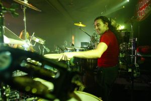 02-09-2005 SHOWBIZZ; MINI CONCERT WOLTER KROES TE EGMOND AAN ZEE. Het mini concert van Wolter Kroes in het Zuiderduin te Egmond aan zee was een groot succes.1500 mensen gingen compleet uit hun dak van het gezellige programma van Wolter en zijn band.
foto:Albert den Iseger