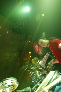 02-09-2005 SHOWBIZZ; MINI CONCERT WOLTER KROES TE EGMOND AAN ZEE. Het mini concert van Wolter Kroes in het Zuiderduin te Egmond aan zee was een groot succes.1500 mensen gingen compleet uit hun dak van het gezellige programma van Wolter en zijn band.
foto:Albert den Iseger