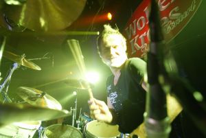 02-09-2005 SHOWBIZZ; MINI CONCERT WOLTER KROES TE EGMOND AAN ZEE. Het mini concert van Wolter Kroes in het Zuiderduin te Egmond aan zee was een groot succes.1500 mensen gingen compleet uit hun dak van het gezellige programma van Wolter en zijn band.
foto:Albert den Iseger