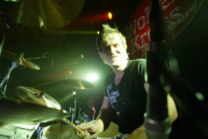 02-09-2005 SHOWBIZZ; MINI CONCERT WOLTER KROES TE EGMOND AAN ZEE. Het mini concert van Wolter Kroes in het Zuiderduin te Egmond aan zee was een groot succes.1500 mensen gingen compleet uit hun dak van het gezellige programma van Wolter en zijn band.
foto:Albert den Iseger