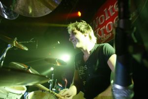 02-09-2005 SHOWBIZZ; MINI CONCERT WOLTER KROES TE EGMOND AAN ZEE. Het mini concert van Wolter Kroes in het Zuiderduin te Egmond aan zee was een groot succes.1500 mensen gingen compleet uit hun dak van het gezellige programma van Wolter en zijn band.
foto:Albert den Iseger