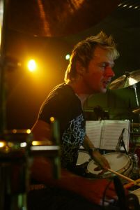 02-09-2005 SHOWBIZZ; MINI CONCERT WOLTER KROES TE EGMOND AAN ZEE. Het mini concert van Wolter Kroes in het Zuiderduin te Egmond aan zee was een groot succes.1500 mensen gingen compleet uit hun dak van het gezellige programma van Wolter en zijn band.
foto:Albert den Iseger