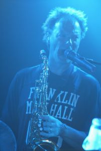02-09-2005 SHOWBIZZ; MINI CONCERT WOLTER KROES TE EGMOND AAN ZEE. Het mini concert van Wolter Kroes in het Zuiderduin te Egmond aan zee was een groot succes.1500 mensen gingen compleet uit hun dak van het gezellige programma van Wolter en zijn band.
foto:Albert den Iseger