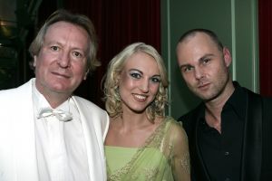29-08-2005 SHOWBIZZ: MODESHOW WINTERCOLLECTIE 2005 VAN RONALD KOLK IN KRASNAPOLSKI AMSTERDAM.Het was veel kleur en een knipoog naar het theater,show en veel draagbare mode.Een big band zorgde voor veel sfeer en de vele vip\'s genoten van een heerlijk avondje uit met prachtige mode,sfeer volle muziek en vele heerlijke drankjes.
foto: Albert den Iseger.