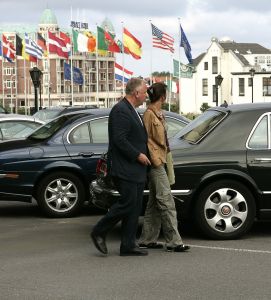 05-09-2005 SHOWBIZZ: Harry Mens met nieuwe vriendin Lara.Harry Mens heeft weer nieuws, ten eerste een nieuw programma  BREEK DE WEEK  bij RTL 7 en een nieuwe vriendin Lara, 29 lentes jong en op het ogenblik de oogappel van Harry.Vanaf 21 september bij RTL 7 een nieuw politiek steekspel van Harry Mens.
foto Albert den Iseger.