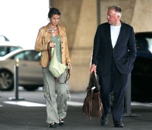05-09-2005 SHOWBIZZ: Harry Mens met nieuwe vriendin Lara.Harry Mens heeft weer nieuws, ten eerste een nieuw programma  BREEK DE WEEK  bij RTL 7 en een nieuwe vriendin Lara, 29 lentes jong en op het ogenblik de oogappel van Harry.Vanaf 21 september bij RTL 7 een nieuw politiek steekspel van Harry Mens.
foto Albert den Iseger.