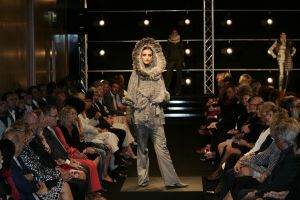 10-09-2005 SHOWBIZZ; MODESHOW VAN MART VISSER IN HET HILTON HOTEL TE AMSTERDAM.
FOTO: Albert den Iseger.