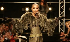 10-09-2005 SHOWBIZZ; MODESHOW VAN MART VISSER IN HET HILTON HOTEL TE AMSTERDAM.
FOTO: Albert den Iseger.