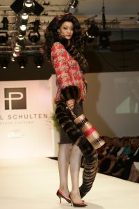 11-09-2005 SHOWBIZZ; MODESHOW PAUL SCHULTEN IN HET OKURA HOTEL TE AMSTERDAM.
FOTO:Albert en Iseger