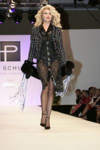 11-09-2005 SHOWBIZZ; MODESHOW PAUL SCHULTEN IN HET OKURA HOTEL TE AMSTERDAM.
FOTO:Albert en Iseger