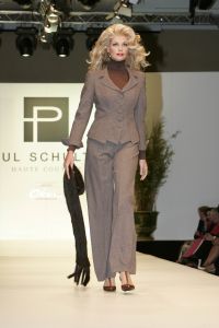 11-09-2005 SHOWBIZZ; MODESHOW PAUL SCHULTEN IN HET OKURA HOTEL TE AMSTERDAM.
FOTO:Albert en Iseger