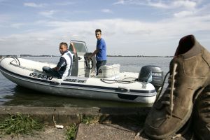 23-09-2005 SHOWBIZZ: SBS6 WEERMAN PIET PAULUSMA GERED DOOR FRIESE JONGENS. Piet Paulusma werd tijdens sneekweek gered door twee friese jongens van en zekere verdinkingsdood.Zie verhaal in Prive nr.38
foto:Albert den Iseger.