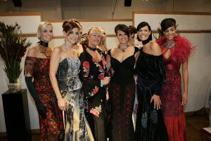 10-09-2005 SHOWBIZZ; MODESHOW VAN SHEILA DE VRIES IN CHRISTIE\'S TE AMSTERDAM.
FOTO; Albert den Iseger.