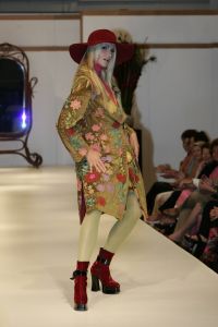 10-09-2005 SHOWBIZZ; MODESHOW VAN SHEILA DE VRIES IN CHRISTIE\'S TE AMSTERDAM.
FOTO; Albert den Iseger.