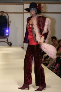 10-09-2005 SHOWBIZZ; MODESHOW VAN SHEILA DE VRIES IN CHRISTIE\'S TE AMSTERDAM.
FOTO; Albert den Iseger.