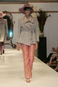 10-09-2005 SHOWBIZZ; MODESHOW VAN SHEILA DE VRIES IN CHRISTIE\'S TE AMSTERDAM.
FOTO; Albert den Iseger.