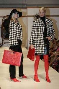 10-09-2005 SHOWBIZZ; MODESHOW VAN SHEILA DE VRIES IN CHRISTIE\'S TE AMSTERDAM.
FOTO; Albert den Iseger.