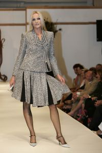 10-09-2005 SHOWBIZZ; MODESHOW VAN SHEILA DE VRIES IN CHRISTIE\'S TE AMSTERDAM.
FOTO; Albert den Iseger.
