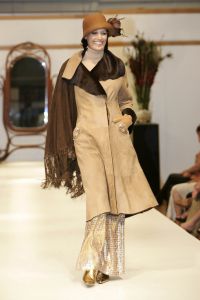 10-09-2005 SHOWBIZZ; MODESHOW VAN SHEILA DE VRIES IN CHRISTIE\'S TE AMSTERDAM.
FOTO; Albert den Iseger.