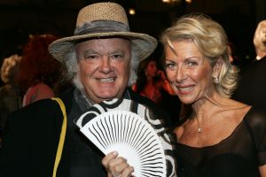 29-08-2005 SHOWBIZZ: MODESHOW WINTERCOLLECTIE 2005 VAN RONALD KOLK IN KRASNAPOLSKI AMSTERDAM.Het was veel kleur en een knipoog naar het theater,show en veel draagbare mode.Een big band zorgde voor veel sfeer en de vele vip\'s genoten van een heerlijk avondje uit met prachtige mode,sfeer volle muziek en vele heerlijke drankjes.
foto: Albert den Iseger.