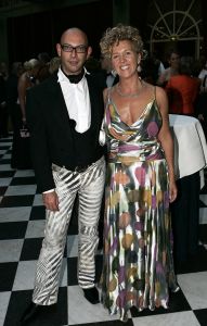 29-08-2005 SHOWBIZZ: MODESHOW WINTERCOLLECTIE 2005 VAN RONALD KOLK IN KRASNAPOLSKI AMSTERDAM.Het was veel kleur en een knipoog naar het theater,show en veel draagbare mode.Een big band zorgde voor veel sfeer en de vele vip\'s genoten van een heerlijk avondje uit met prachtige mode,sfeer volle muziek en vele heerlijke drankjes.
foto: Albert den Iseger.