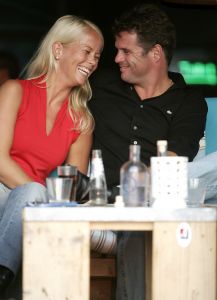20-09-2005 SHOWBIZZ; WOLTER KROES EM NIEUWE LIEFDE TESSA AAN HET STRAND IN EGMOND AAN ZEE.
foto: Albert den Iseger