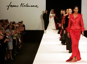 12-09-2005 SHOWBIZZ: MODESHOW VAN FRANS MOLENAAR IN DE FASHION FACTORY TE AMSTERDAM.
FOTO: Albert den iseger.