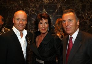 09-09-2006 SHOWBIZZ; MART VISSER COUTURE SHOW WINTER 2006-2007 HILTON AMSTERDAM. De talentvolle designer bracht weer een prachtrige couture show in het overvolle Hilton. Vele BNers waren weer aanwezig en iedereen was weer vol over hetgeen Mart Visser toonde.
foto: Albert den Iseger.