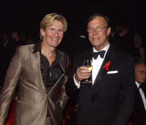 04-09-2006 SHOWBIZZ; VEERTIENDE EDITIE VAN AMSTERDAM DINER VOOR AIDSBESTRIJDING. Het was dit keer een Koninklijk Amsterdam Diner daar Prinses Mabel en Prins Friso aanwezig waren en zich kostelijk vermaakten tussen de vele gasten. De 1300 gasten genoten van veel life muziek van o.a.Angela Groothuizen,Ronnie Tober,Vulcano,Denise Jannah,Sandra Reemer, Liesbeth List en Ramses Shaffy en uit Amerika The Gibson Brothers.De avond begon met een emotioneel op treden van Ramses Shaffy die iedereen kippevel bezorgde. Robert Weyhenke de initiatiefnemer  van dit gala  kan terug kijken op een zeer geslaagde avond met een opbrengst van 460.000 euro voor de bestrijding van aids. Vele prominente gasten waren de gehele avond aanwezig namelijk: Boris Dittrich-Estelle Gullit-Tom Westenmeijer-Mart Visser-Frans Molenaar-Addy van den Krommenacker-Marisa Polin-Hans Hoogervorst-Ans en Sigrid Markus-Frits Wester-Leotien Borsato en Leco van Zadelhoff-Neelie Smit Kroes-Barbara de Loor-Jan Driessen-Mark Rutte-Tineke Verburg-Evert Santegoeds-Michiel en Pauline Mol-Ed Nijpels-John Jaakke-Ada Kok- Joop Wijn en natuurlijk Prins Friso en Prinses Mabel die maar niet genoeg konden krijgen van alle aandacht en genoten daarvan ook met volle teugen. Al met al een zeer geslaagde avond voor het goede doel.
foto: Albert den Iseger.