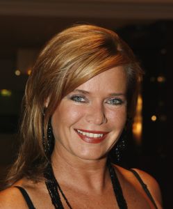 18-09-2006 SHOWBIZZ; SHEILA DE VRIES EN EEN JOINT VENTURE MET L OREAL TESAMEN OP DE CATWALK. De show voerde de naam Sheila de Vries, de collectie droeg kwaliteit uit met verfrissende kleuren waaronder veel de andere kleur zwart namelijk blauw.De prachtige show was voor de eerste keer in de Hotels van Oranje te Noordwijk.Wederom veel bewondering voor Sheila de Vries en haar team. Ook vandaag veel lovende woorden in de Nederlandese Media over de show van Sheila. 
foto: Albert den Iseger